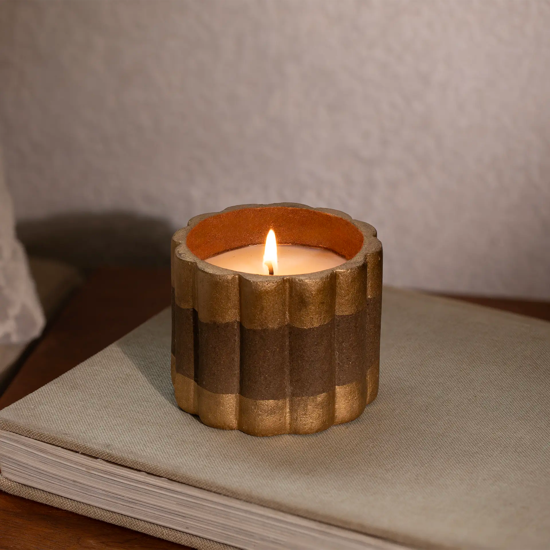 Gaudeep scallop candle small