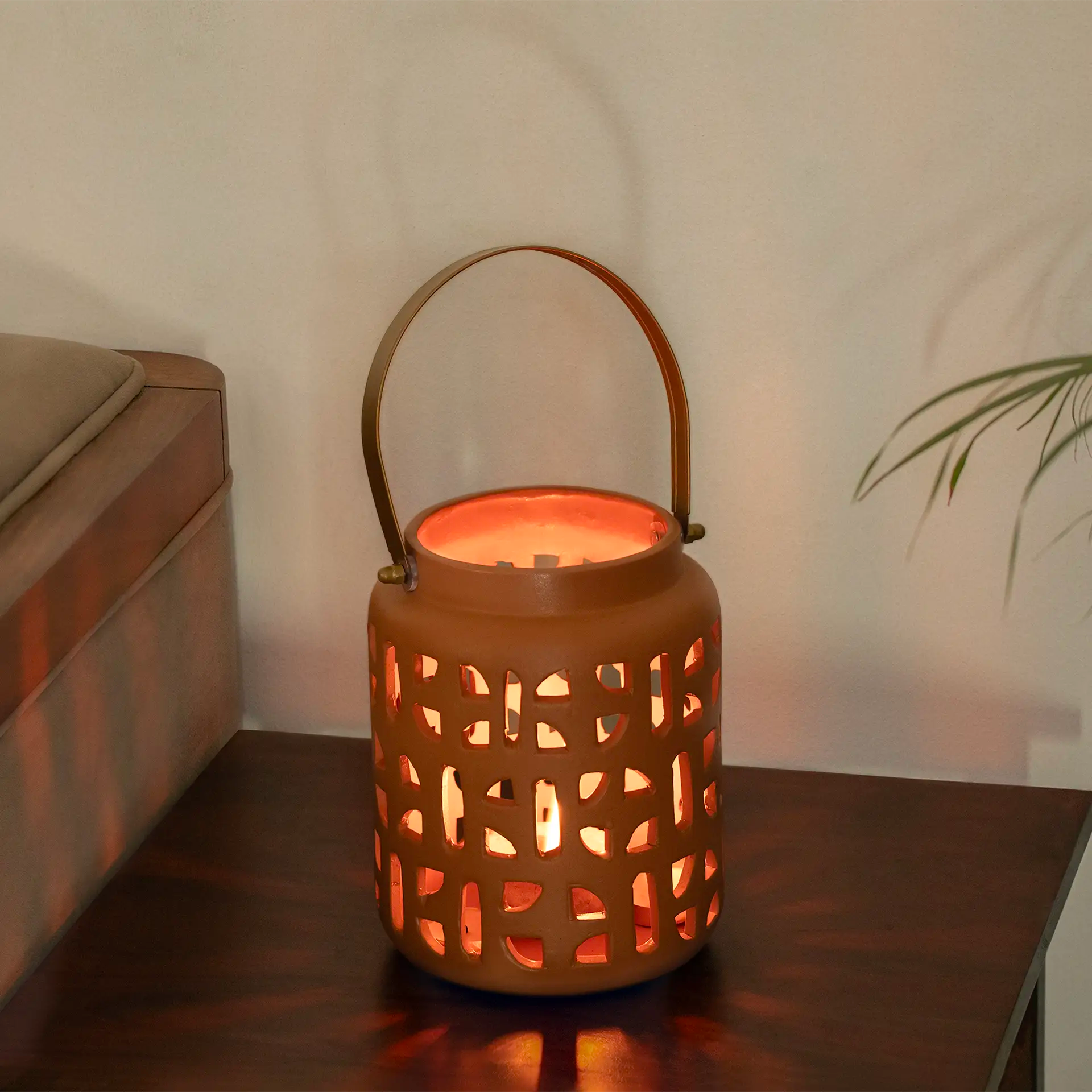 Lupa terracotta stencil lantern w/metal handle